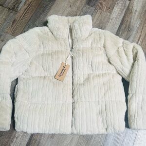 NWT Bearpaw Cream Faux Fur Jacket (Medium)